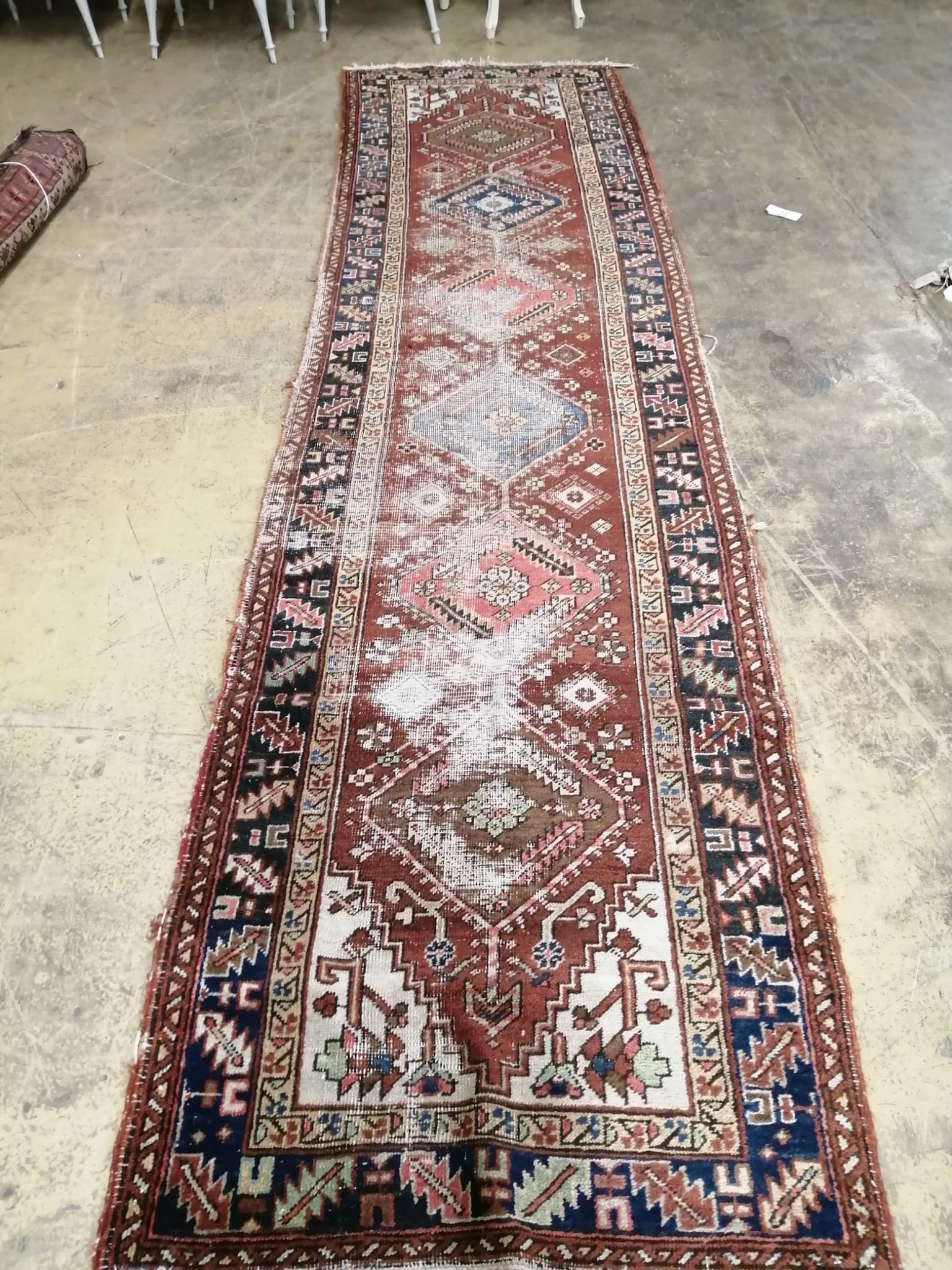 An antique Heriz runner, 362 x 95cm